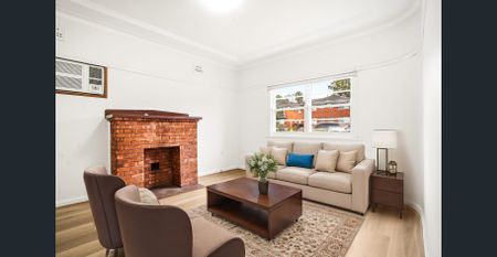 Freshly Painted 3 Bedroom Home, Brand New Flooring Throughout! - Photo 2