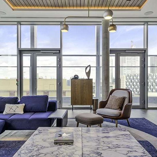 Bright One-Bedroom Apartment in Nine Elms  Rooftop Views, Two Pools, Gyms & Top Facilities - Photo 1