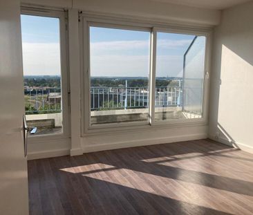 Location Appartement 4 pièces 109m² LA ROCHELLE 17000 - Photo 3