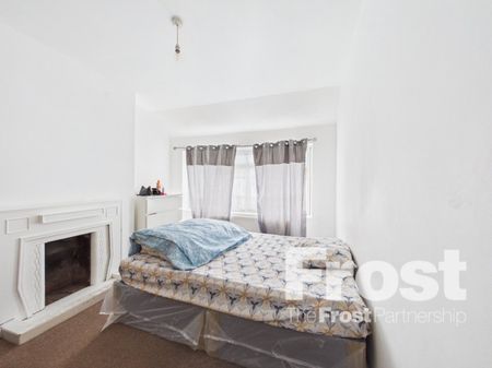 Wiltshire Avenue, Slough, Berkshire,SL2 - Photo 3