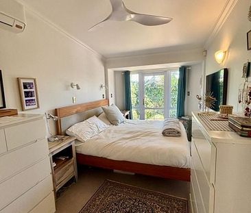 Modernised character-filled 4-bed home with solar - Photo 6