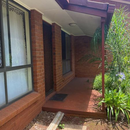 2/1a Delacey Street, NORTH TOOWOOMBA - Photo 3