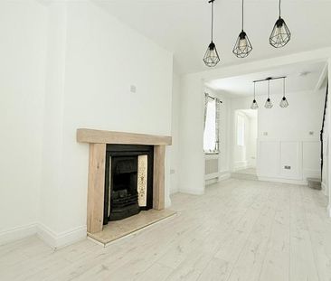 2 bedroom end of terrace house to rent - Photo 2
