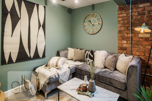 1 bedroom in a house share to rent - Photo 1