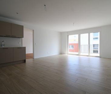 Moderne 4.5-Zimmerwohnung - Photo 2