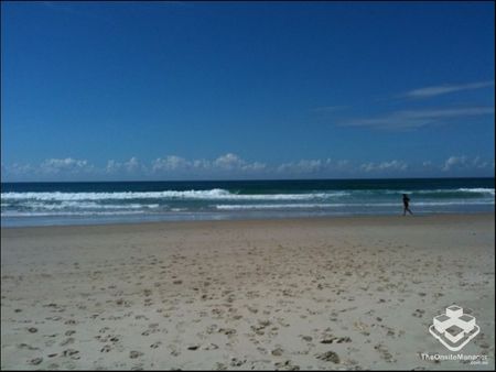 Modern 2 bedroom 2 bathroom furnished apartment in a beach complex in Burleigh Heads - Photo 5