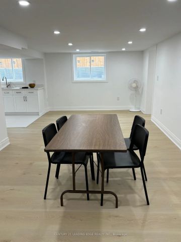 Detached Home For Lease | W9246043 - Photo 4