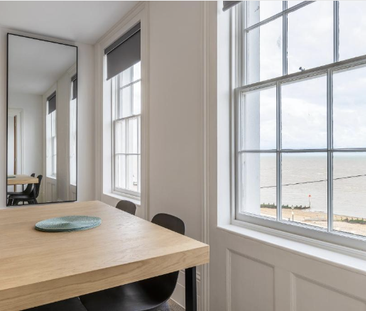 2 bedroom flat to rent - Photo 4