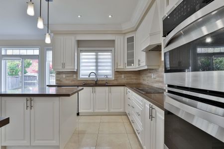 For Lease - 22 Greenforest Grove, Whitchurch-Stouffville, Ontario - Photo 2