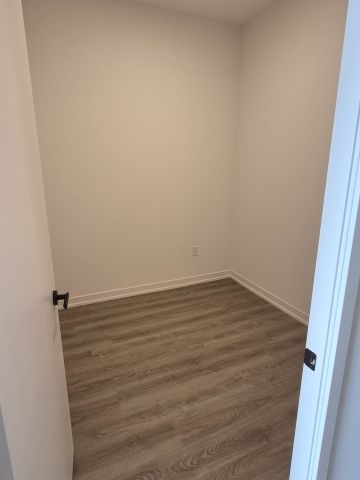 For Lease - 8 Interchange Way Unit# 617 C Tower, Vaughan, Ontario - Photo 4