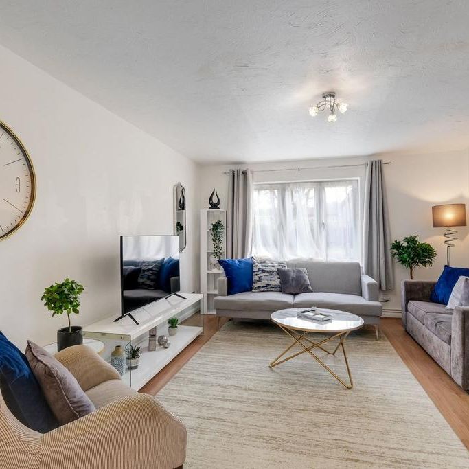 4 bedroom semi-detached house to rent - Photo 1