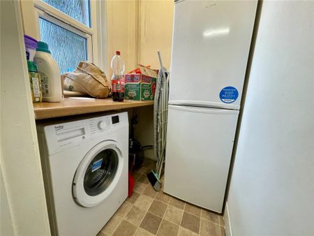 4 bedroom semi-detached house to rent - Photo 3