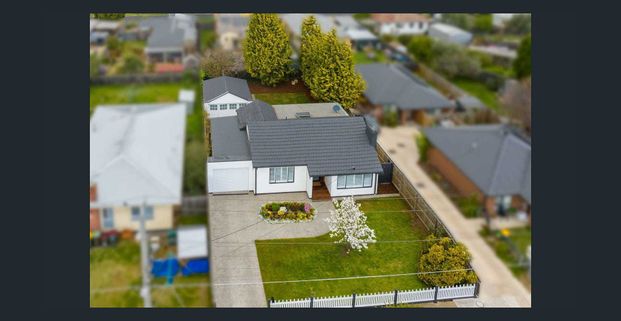 A Light Filled Family Haven with Style, Space & Luxury Comforts - Photo 1