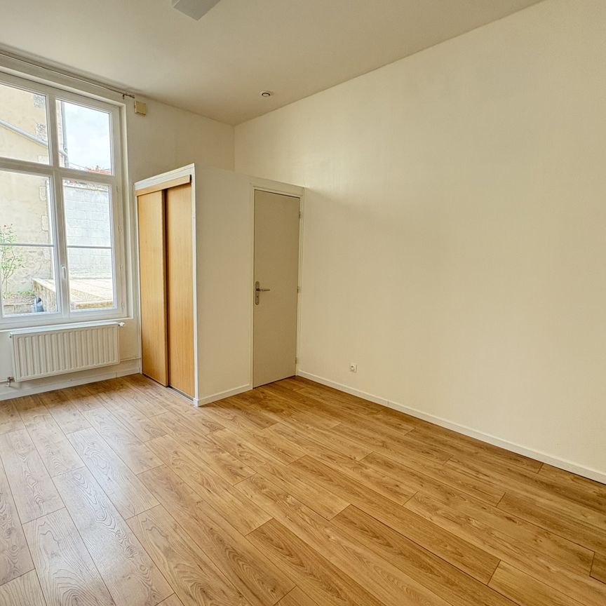 Studio (toutes charles incluses) - BAS DU CENTRE VILLE - Photo 1