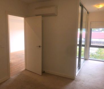 Modern One Bedroom Apartment - Photo 1