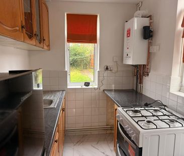 3 bedroom semi-detached house to rent - Photo 6