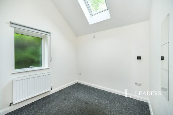 3 bedroom end of terrace to rent Chestnut Close - Photo 1