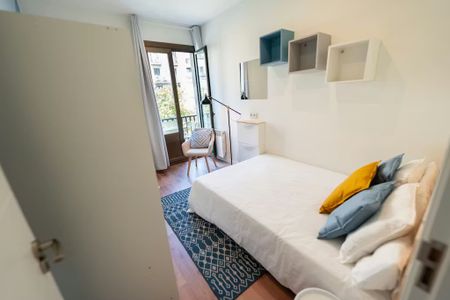 Ronda de Sant Pere, Barcelona, Catalonia 08010 - Foto 2