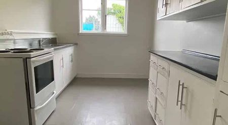 EXCELLENT CENTRAL LOCATION!! - Photo 2