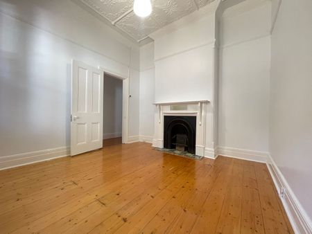 Charming 2 Bedroom Semi Home - Photo 3