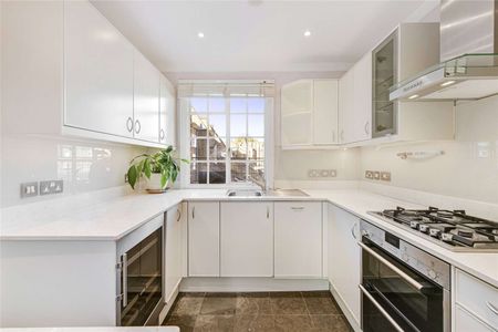 Located on the second floor of this impressive standalone building, this two bedroom apartment offers extremely well proportioned accommodation that flows perfectly. - Photo 2