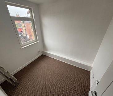 3 bed Terraced - To Let - Photo 3