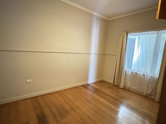WEST END Lovely three bedroom home - Photo 1