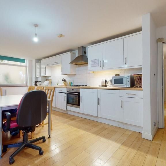 2 bedroom ground floor flat to rent - Photo 1