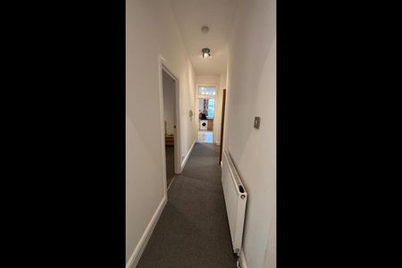 2 Bed Flat, Bolton Crescent, SE5 - Photo 4