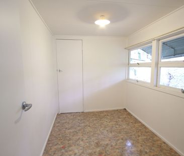 Charming Home in the Heart of Nambour – Walk Everywhere - Photo 2