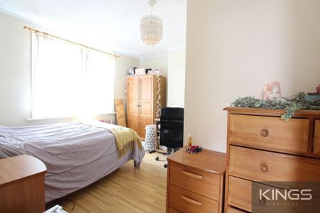 4 bedroom semi-detached house to rent - Photo 2