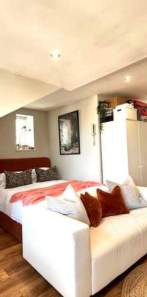 Milman Road, Reading, Berkshire, RG2 - Photo 1