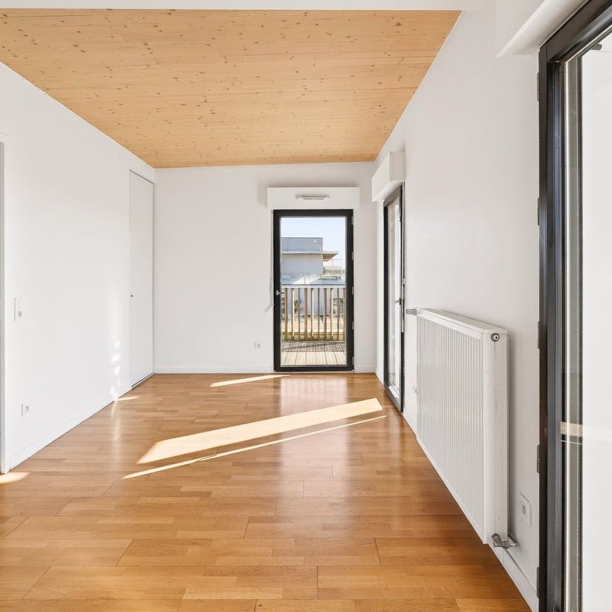 APPARTEMENT – 3 PIECES – 55.69 M² AVEC TERRASSE DE 63 M² – - Photo 1