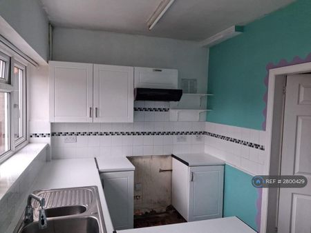 2 bedroom end of terrace house to rent - Photo 5