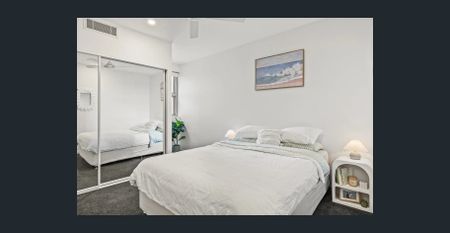 CONTEMPORARY BEACHSIDE APARTMENT - Photo 4