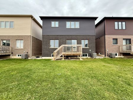 For Lease - 14 Scenic Ridge Gate, Brant, Ontario - Photo 4