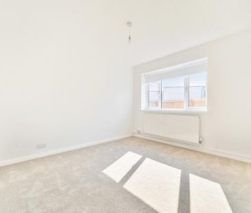 2 bedroom end of terrace house to rent - Photo 2