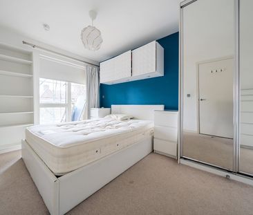 Flat to rent - Boyson Road, London, SE17 - Photo 1