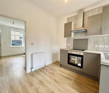 2 bedroom end of terrace house to rent - Photo 4