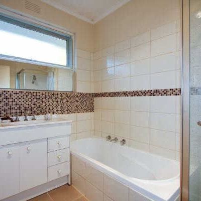 Spacious 2-Bedroom Unit in Prime Location - Photo 1