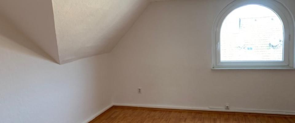 Dachgeschoß Wohnung in Gelsenk. Feldmark - Foto 1