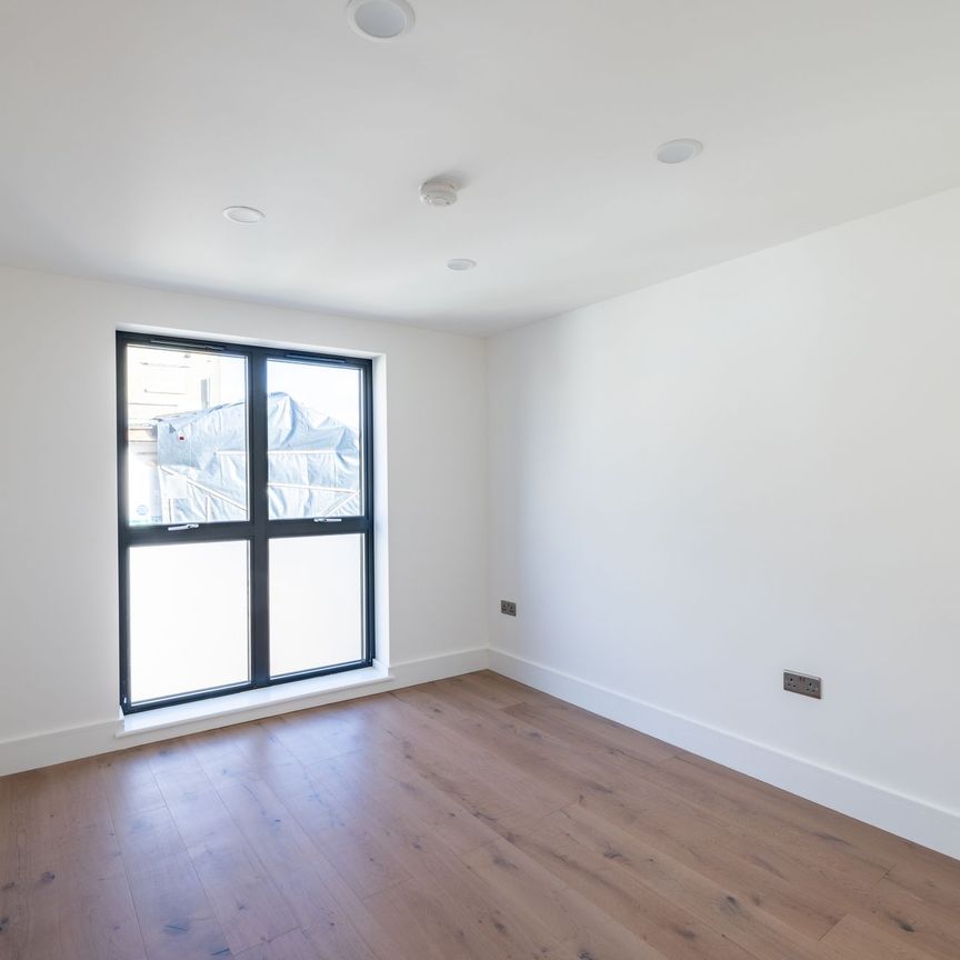 To Let 1 Bedroom Flat - Photo 1