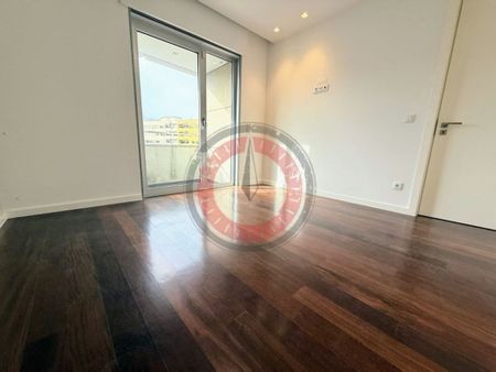 4 room luxury Apartment for rent in Vila Nova de Gaia, Portugal - Photo 3