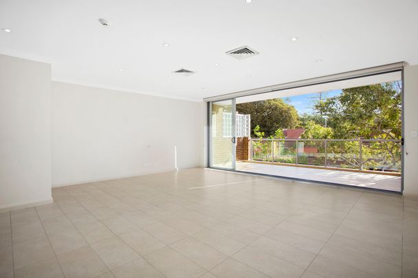 2/4 Market Lane, - Photo 1