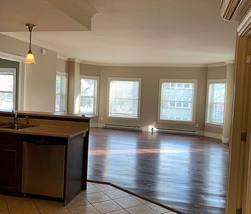 SOUTH END 2 BEDROOM CONDO – OXFORD STREET - Photo 3