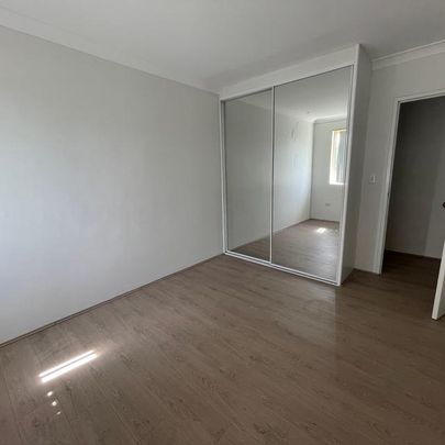 Freshly Painted 3-Bedroom Unit in Dulwich Hill! - Photo 1