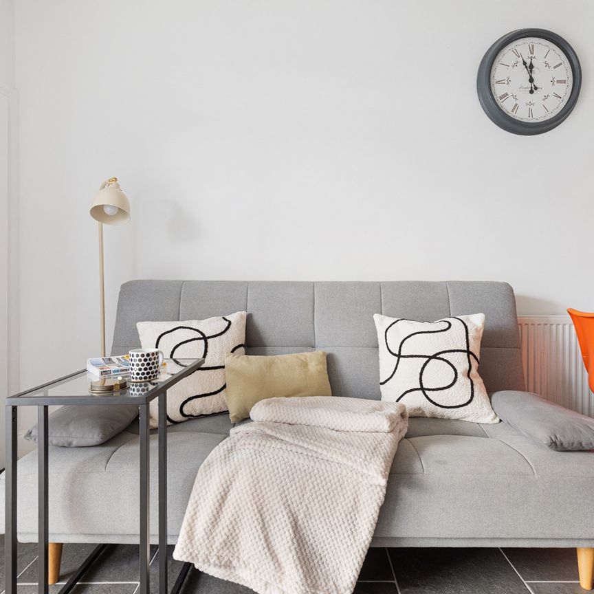 2 Bed Semi-Detached House, Mortimer Road, NW10 - Photo 1