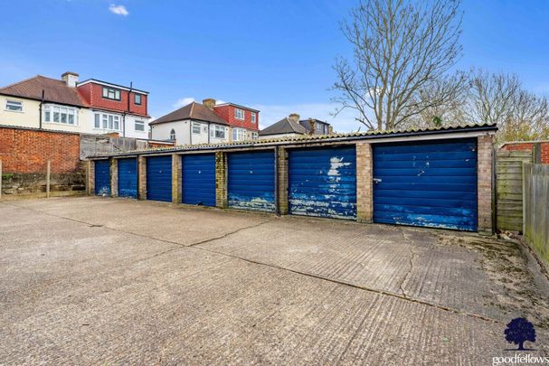 Stonecot Hill, Sutton, SM3 - Photo 1