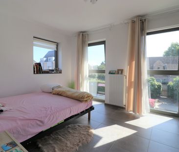 Modern twee slaapkamer appartement met terras en staanplaats - Photo 2