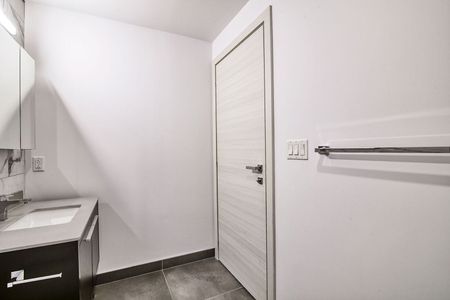 30 Saint Joseph Boulevard Est - Photo 2